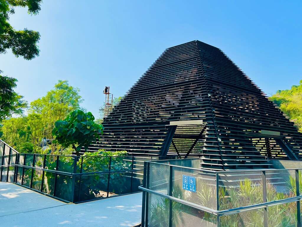 山形屋讓遊客得以窺視動物居住環境