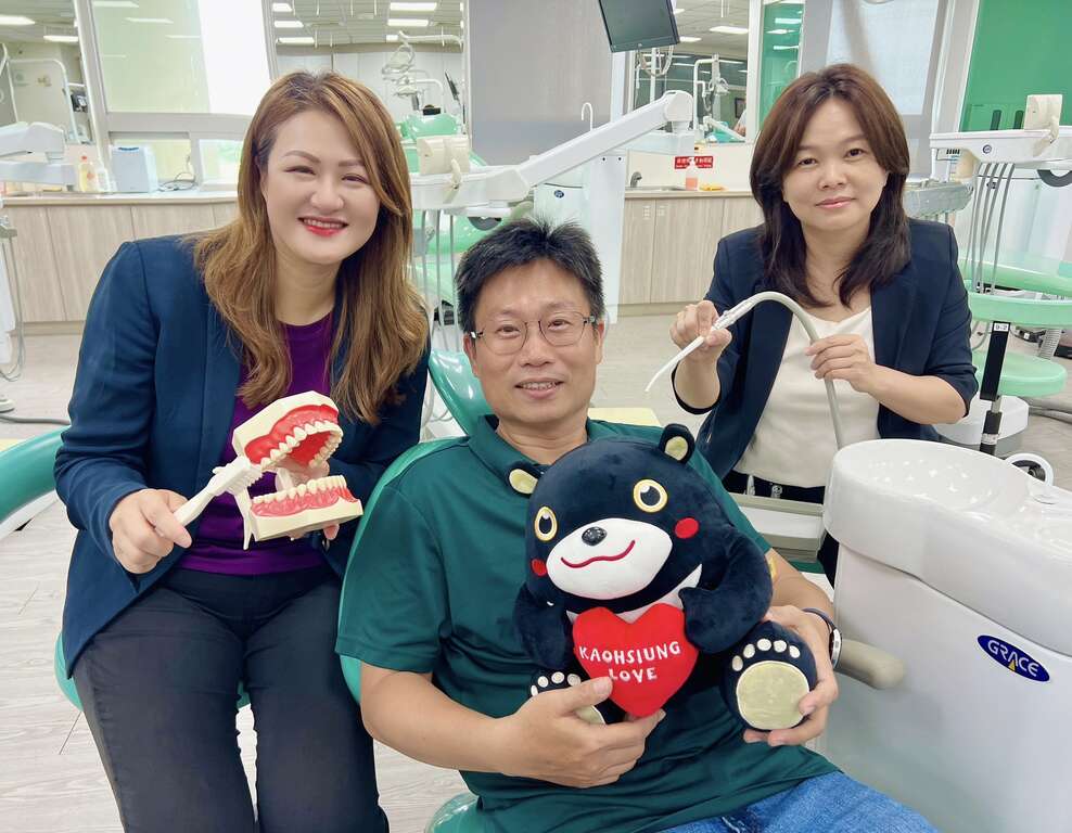 圖4 觀光局參訪樹人醫專臨床口腔實驗室