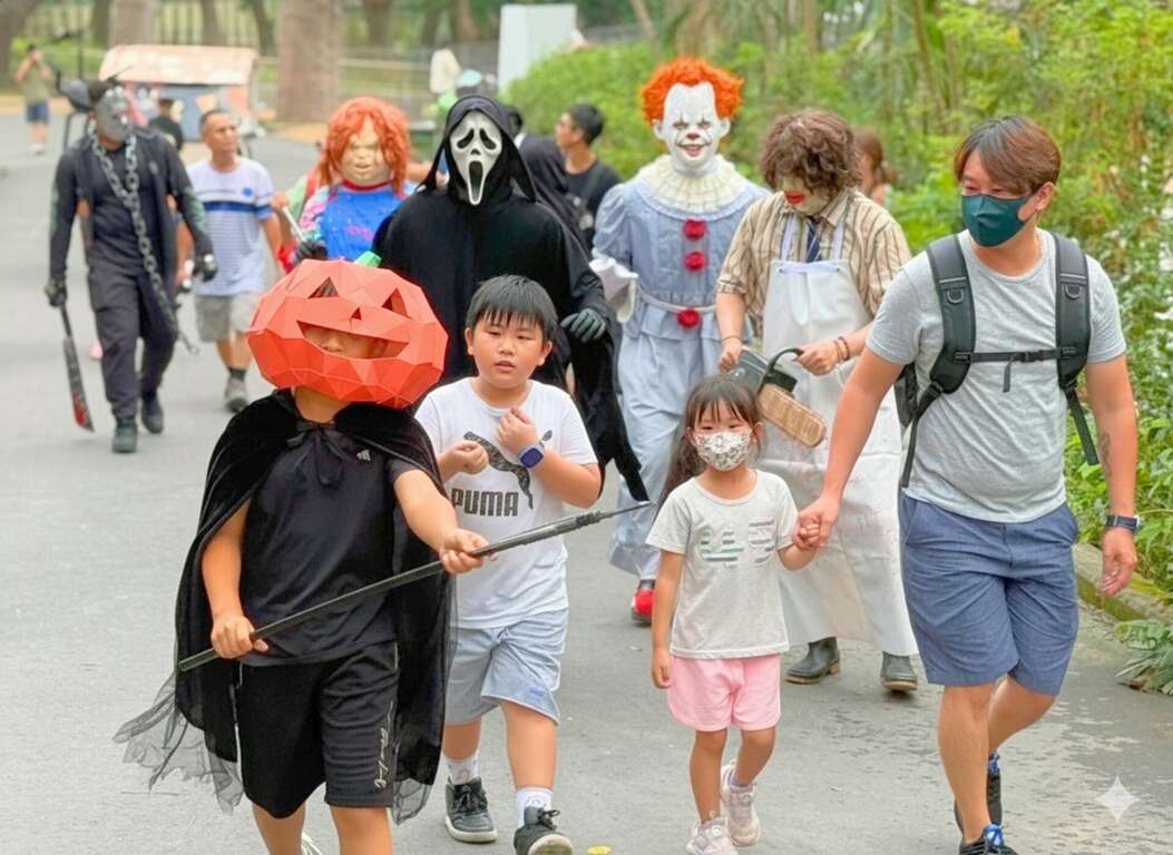 圖2 壽山動物園去年萬聖節遊客應景扮相入園